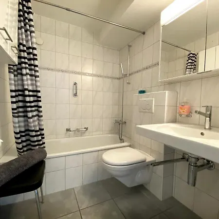 Zentrale Chesa Ravaisch Apartament
